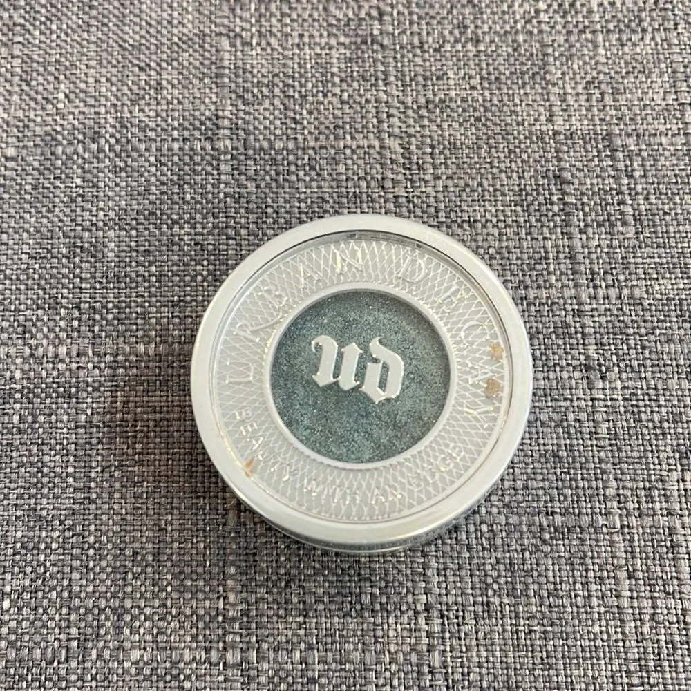 HIJACK Urban Decay Eyeshadow